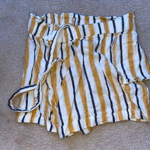 Paper Line Shorts
